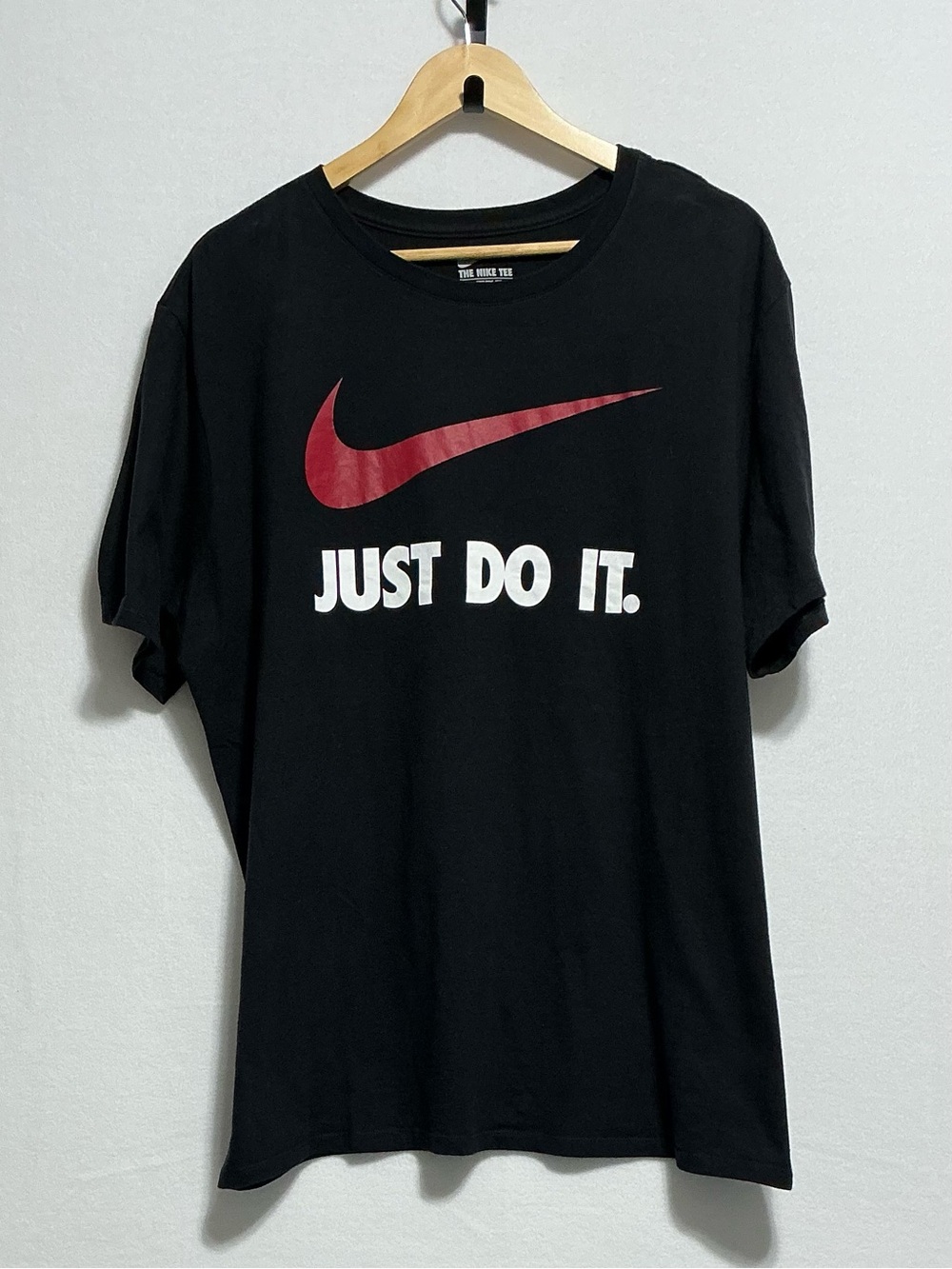 Nike Just Do It Swoosh T-Shirt Men’s XXL Black Red Graphic Tee 100% Cotton